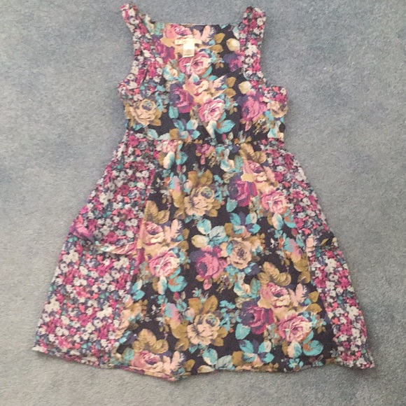 Charlotte Russe Dresses & Skirts - Gorgeous floral dress